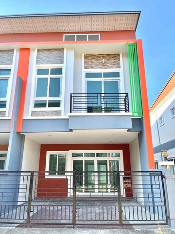 ทาวน์โฮม 2 ชั้น บ้านดิอารีเต้ เนินพลับหวาน    แถวตลาดผู้ใหญ่กุ่ย