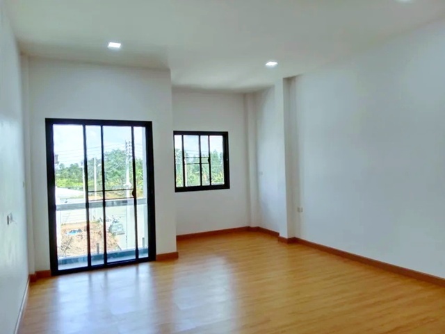 โลตัส นางรอง 4.4 กม. ถ.นางรอง-ละหานทราย ให้เช่าอาคารพาณิชย์ 2 ชั้น เหมาะกับร้านค้า สำนักงาน คลีนิค 2 นอน 3 น้ำ รพ.นางรอง 2.4 กม. ติดถนนใหญ่