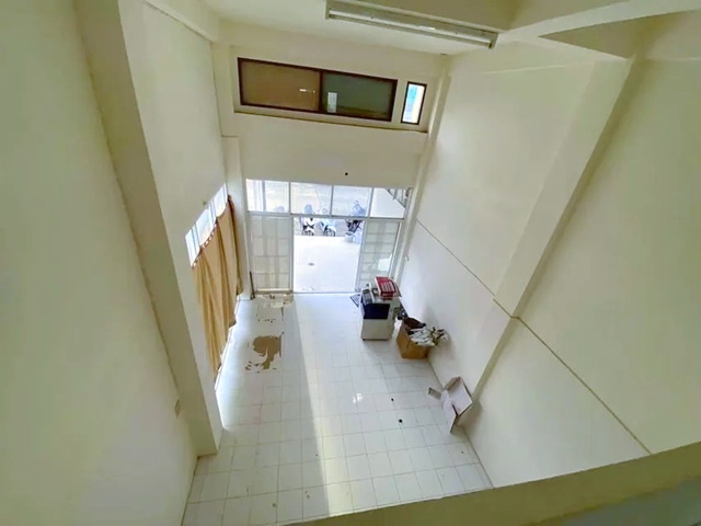 รพ.ธัญบุรี 1.9กม.ดูโฮม รังสิต-คลอง6 800 ม.ให้เช่าอาคาร 3 ชั้นมีชั้นลอย ห้องริม 2-3นอน 3 น้ำ ม.อีสเทิร์นเอเชีย 2.7 กม. BTS คูคต