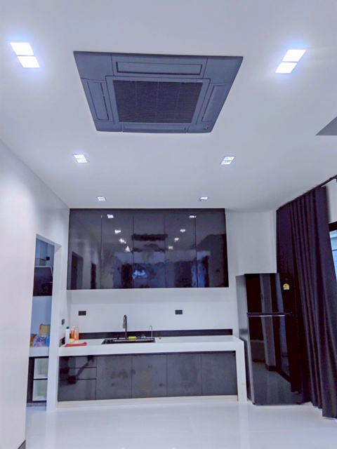 หลังมุม 42ตร.วา บิวท์อินครบ 5นอน ให้เช่าบ้านหรู 3 ชั้น  เอกมัย-ทองหล่อ รร.นานาชาติ SISB 1.8 กม. MRT รามคำแหง 1.7กม. 312ตร.ม สร้างใหม่