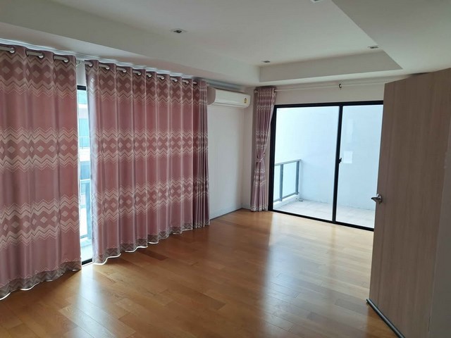 P1100 ให้เช่า บ้านแฝด โครงการ ศุภาลัย เอสเซ้นส์ ลาดพร้าว ซอยลาดพร้าว 107 Supalai Essence Ladprao ให้เช่าบ้านเปล่า ใกล้เดอะมอลล์บางกะปิ