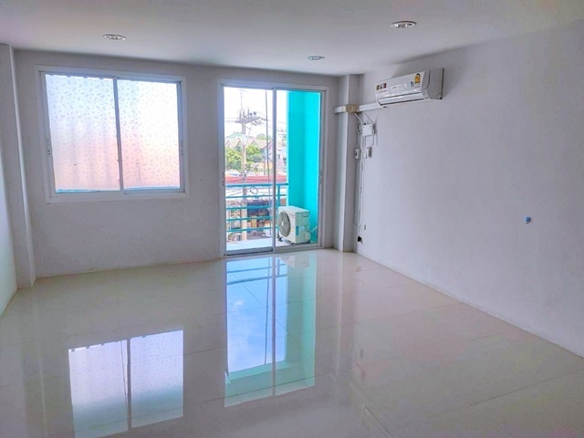 สวนหลวง กระทุ่มแบน พุทธสาคร ให้เช่า-ขายอาคารพาณิชย์ 3 ชั้นครึ่ง 17 ตร.วา. 220 ตร.ม 2-3นอน