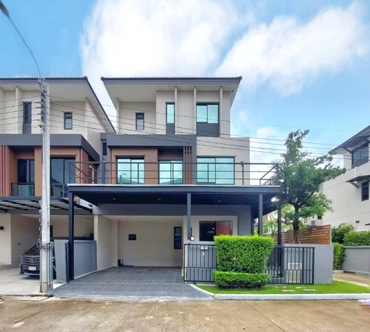 ขายบ้านแฝด 3 ชั้น ยูนิตพิเศษ แต่งครบ พร้อมอยู่ เพิ่มพื้นที่พักผ่อนด้วยระเบียงเทอร์เรซ  37.7 ตรว. 207 ตรม. เป็นแปลงติดสวนหย่อม