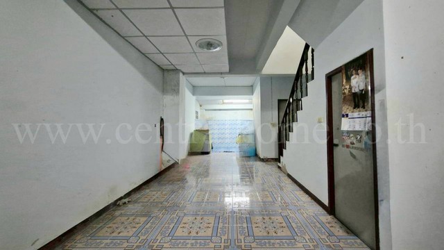 ทาวน์โฮม ทรัพย์กานดา ถนนกรุงเทพ - ปทุมธานี บ้านกลาง ถูกที่สุดในโครงการ