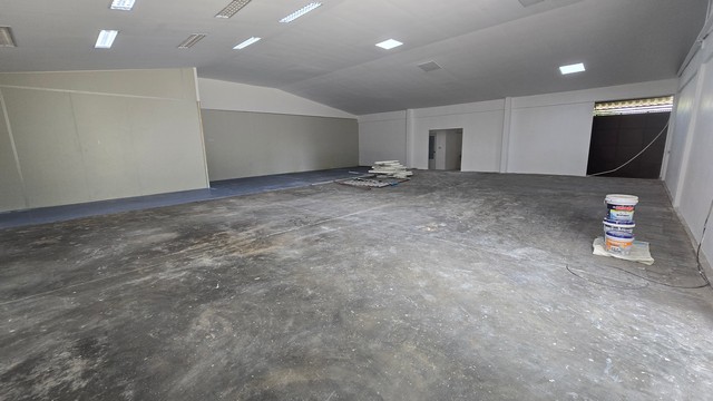 ให้เช่าโกดังเหมาะเก็บสินค้า ทำไลน์สดออนไลน์ WAREHOUSE FOR RENT รถใหญ่เข้าได้  ใกล้มอเตอร์เวย์  ห้วยกะปิ ชลบุรี