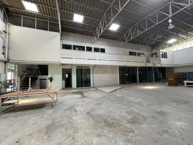 ให้เช่าโกดังพร้อมออฟฟิศ บนเนื้อที่ 200 ตรว. ซอยบางนาตราด 32 โกดังเก็บของขนาดใหญ่ ไฟฟ้า 3 เฟส เหมาะสำหรับทุกประเภทธุรกิจ ใกล้เซ็นทรัลบางนา