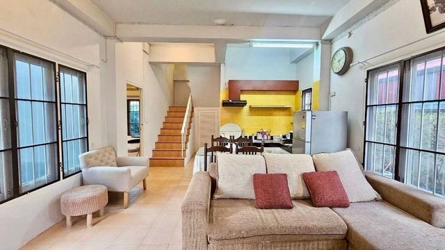 โซนช้างเผือก #ขายพร้อมผู้เช่า 4.29 ล้าน 60 ตรว. บ้าน 2 ชั้น ใจกลางเมืองเชียงใหม่ ทำเลทอง! เพียง 750 ม. จากถนนโชตนา