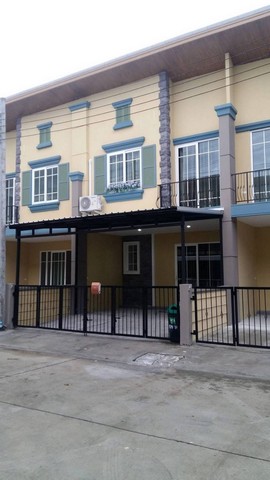 ให้เช่าทาวเฮ้าส์ 2 ชั้น 24 ตรว. 4 ห้องนอน หมู่บ้านโกลเด้นทาวน์ 2 ซอยอ่อนนุช 65