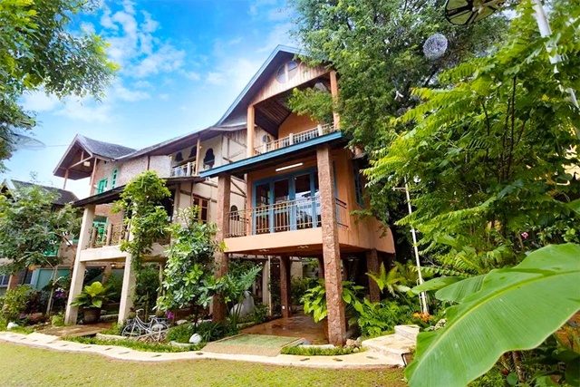 สร้างใหม่ รวมโชคมอลล์ 700 ม.สไตล์อังกฤษ 3นอน โลตัส เชียงใหม่  ให้เช่าบ้านเดี่ยว 3 ชั้น  2 น้ำ  ติดถนนใหญ่ สามารถทำการค้า 