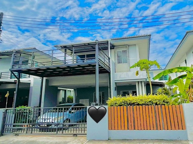 TEL:088-559 5199 คุณเอLine:https://line.me/ti/p/C0eGe0whLXขายด่วน! บ้านเดี่ยว เดอะวิสต้า เก้ากิโล-เขาน้ำซับ ศรีราชาราคาเพียง 3.19 ล้านบาทฟรีโอน + โปรโมชั่นพิเศษ (เฉพาะภายในเดือนนี้)รายละเอียดบ้านบ้านเดี่ยว 2 ชั้น ขนาด 44.2 ตรว.3 ห้องนอน | 3 ห้องน้ำ | 2 ที่จอดรถแอร์ 4 เครื่อง, เครื่องทำน้ำอุ่น, เหล็กดัดบ้านสภาพดี ตกแต่งพร้อมอยู่ทำเลทอง- ใกล้นิคมอุตสาหกรรมแหลมฉบัง- 5 นาทีถึงมอเตอร์เวย์ | 10 นาทีถึงเซ็นทรัล & 