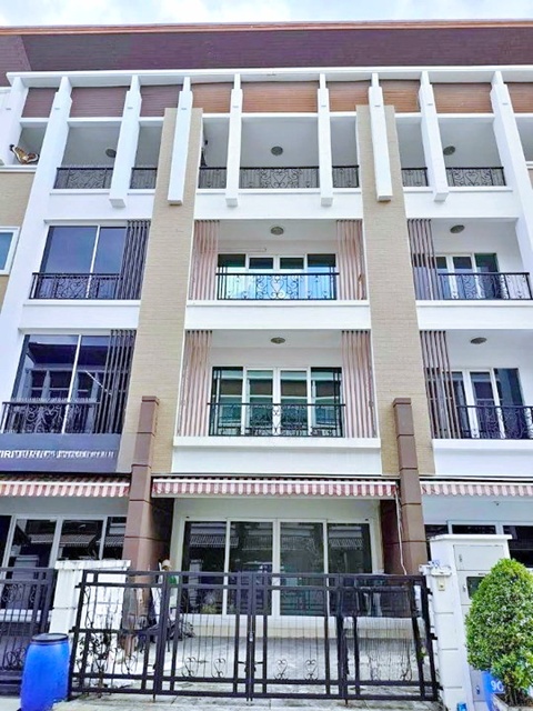 ตลาดพระประแดง 600 ม. พระจอมเกล้าธนบุรี 2.9 กม.4 นอน บิ๊กซี สุขสวัสดิ์ 150 ม. ซ. สุขสวัสดิ์ 56-64 ให้เช่าโฮมออฟฟิศ 4 ชั้น  280 ตร.ม.  4 น้ำ 