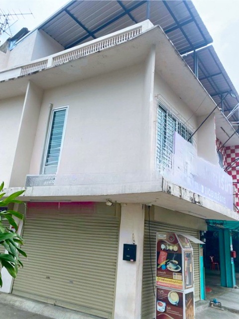 ติดถนนใหญ่  แยก รัชดา  MRT สุทธิสาร 600 ม. ให้เช่า อาคารพาณิชย์ 3ชั้น 19ตร.วา. 230 ตร.ม. ม.หอการค้าไทย 1.4 กม.2 นอน 2 น้ำ ซ.อินทามระ  