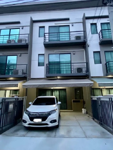 พิบูลย์สงคราม 2 900 ม. เช่าทาวน์โฮม 3 ชั้น 19ตร.วา. 229ตร.ม. บ้านกลางเมืองราชพฤกษ์-พระราม5 MRT แยกติวานนท์ 2.9 กม. 