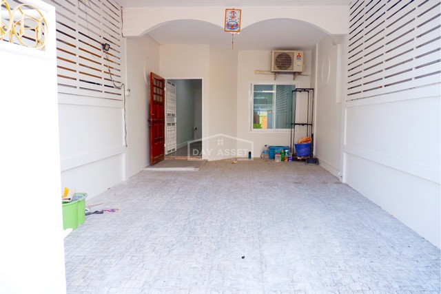 ขายทาวน์เฮ้าส์ 2 ชั้น หมู่บ้าน เรือนแก้ว ซอยลาดปลาเค้า 50  เนื้อที่ 18 ตร.ว. ขายเพียง 2,690,000 ล้านบาท