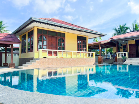 วิลล่าหรู 5 ห้องนอน พร้อมสระว่ายน้ำ บรรยากาศเงียบสงบ ใกล้ชายหาดสมุย  2งาน ตลิ่งงาม เกาะสมุย สุราษฎร์ธานี ขายที่ดินบ้านสมุย