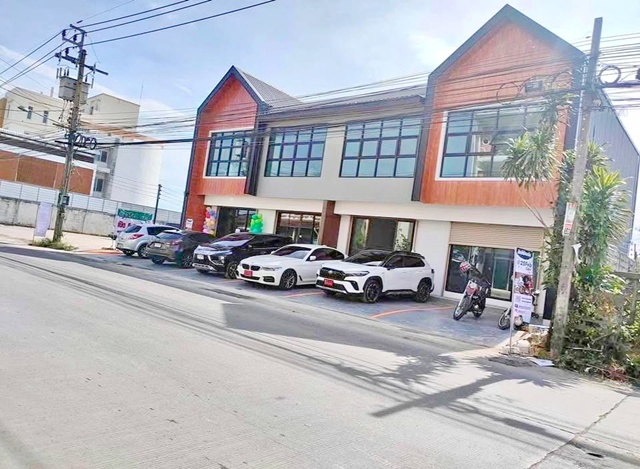 บรรยากาศสงบ โล่งสบาย รร.นานาชาติ D-PREP 2.2 กม.ให้เช่าอาคารพาณิชย์ 2 ชั้น  วิวบ่อน้ำ 2 นอน 1 น้ำ ติดถนนใหญ่ ที่จอดรถสะดวก 