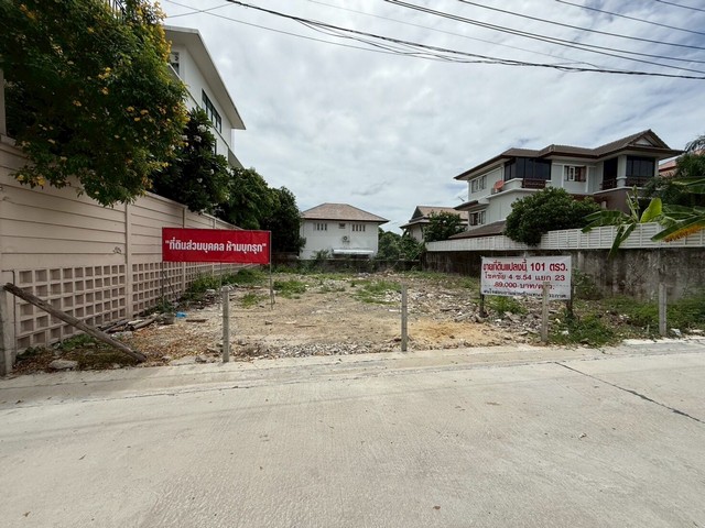 ขายที่ดินถมแล้ว 101 ตารางวา ทำเลโชคชัย 4 ซอย 54 (ต.รวมโชค) สภาพแวดล้อมดี ถนนกว้าง เหมาะสร้างบ้าน