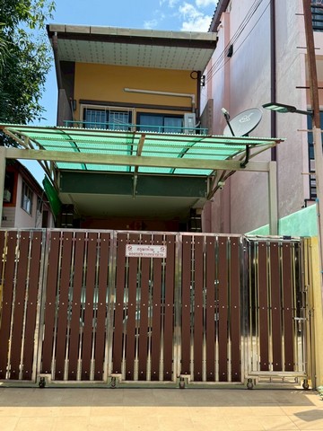 ขายบ้าน2ชั้น 32ตรว. 2นอน3น้ำ 8ลบ. ทำAirbnbได้ อยู่เขตคูเมืองสวนดอก ถ.สิงหราช ซอย2 ต.ศรีภูมิ อ.เมือง เชียงใหม่ขายบ้าน 2ชั้น พื้นที่ 32 ตรว อายุบ้านประมาณ 10 ปี2 ห้องนอน 3 ห้องน้ำ 3 แอร์ขายราคา 8 ล้านบาท (8,000,000 บาท) โอนคนละครึ่ง ต่อรองได้อยู่ในเขตคูเมือง สามารถอยู่อาศัยเงียบสบายหรือทำเป็นเกสเฮ้าส์ Airbnb ได้พิกัด เขตคูเมืองสวนดอก ถ.สิงหราช ซอย2 ต.ศรีภูมิ อ.เมือง เชียงใหม่ใกล้ประตูสวนดอ