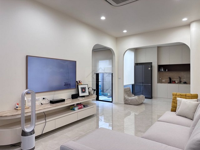 ขายทาวน์โฮม 3.5 ชั้น 212 ตรม. เดมี สาธุ 49 DEMI Sathu 49 ย่านพระราม 3 พร้อม EV Charger ใกล้ King’s Collage International School