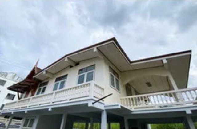 รร.เตรียมอุดมศึกษาน้อม 500ม. MRT สัมมากร 1กม.ให้เช่าบ้านเดี่ยว 2 ชั้น 40ตร.วา. 160ตร.ม. รร.นานาชาติฮีทฟิลด์ 1กม. 3นอน 2 น้ำ