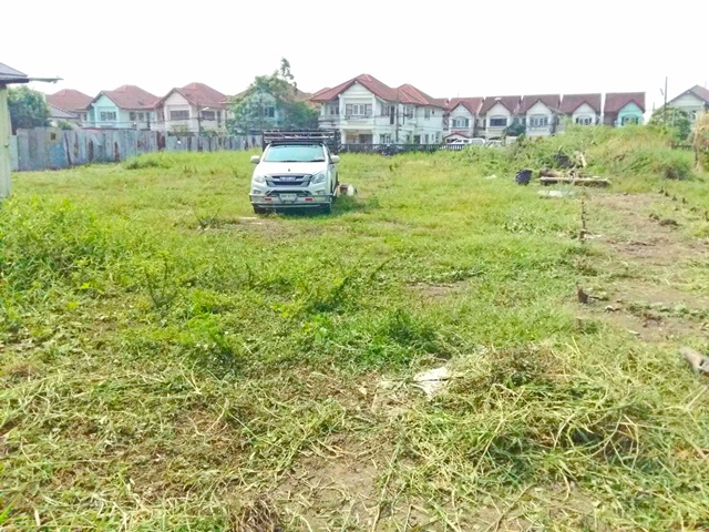 ติดคลองประเวศบุรีรัมย์  สนามบิน สุวรรณภูมิ 800ม. วัดลาดกระบัง 400 ม.ให้เช่าที่ดิน ถ.ลาดกระบัง 1-9 โรบินสันลาดกระบัง 3.3กม.