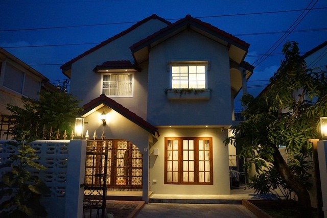 ให้เช่าบ้านเดี่ยว2ชั้นย่านเลียบด่วนทาวน์อินทาวน์เหม่งจ๋ายใกล้รร.นานาชาติสิงคโปร์รร.นานาชาติฝรั่งเศส