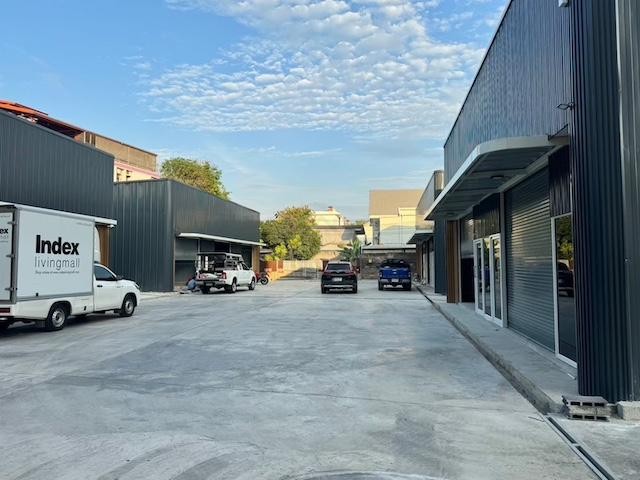 ให้เช่าโกดังพร้อมออฟฟิศ 136 ตรม. และ 100 ตรว. ย่านลาดพร้าว 94 ศรีวรา ทาวน์อินทาวน์ เหมาะทำธุรกิจ สต็อกสินค้า ออฟฟิศ คาเฟ่