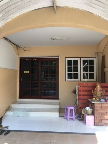 ให้เช่าทาวโฮม 3 ชั้น 4ห้องนอน 5ห้องน้ำ ลาดพร้าวซอย 29 เขตจตุจักร  ใกล้สถานีรถไฟฟ้าMRTสถานีลาดพร้าว