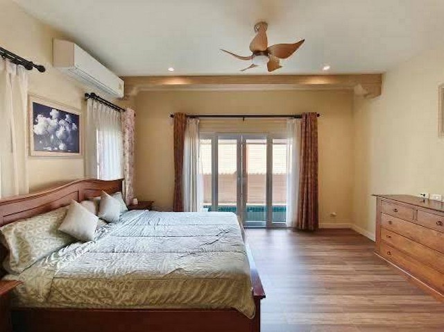 ให้เช่าบ้านในโครงการ Silk Road place Pattaya  หน้าหมู่บ้านมีตลาดนัดตอนเย็นขนาดใหญ่เดิน 1 นาที