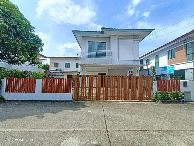  ไทวัสดุ ลำลูกกา 1.7 กม.บ้านฟ้าปิยรมย์ 4นอน ให้เช่าบ้านเดี่ยว 2 ชั้น ทำเลดี ติดถนนใหญ่ ตลาดใหญ่ลำลูกกา 1.2 กม ถ. เลียบด่วนลำลูกกา