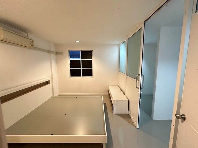 ให้เช่าทาวโฮม3 ชั้น ย่านนวลจันทร์ ใกล้โรงเรียน เลิศหล้า เกษตร-นวมินทร์ใกล้ เดอะวอร์ค เล่นระดับ  โครงการ พลัสซิตี้ปาร์ค เอกมัย-รามอินทรา