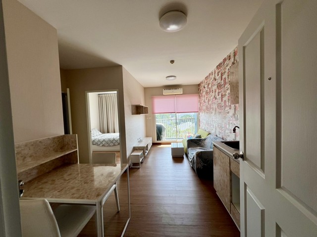 ### รายละเอียดทรัพย์:พื้นที่ใช้สอย: 33.69 ตร.ม.อาคาร C ชั้น 5 ห้อง 53/488ประกอบด้วย:– 1 ห้องนอน– 1 ห้องรับแขก– 1 ห้องน้ำ– 1 ห้องอาบน้ำ– 1 ห้องนั่งเล่น– พร้อมพื้นที่ครัว### จุดเด่นโครงการ:ทำเลเยี่ยม: ตั้งอยู่บนถนนเพชรเกษม ใกล้ชายหาดหัวหินเพียง 200 เมตร สามารถเดินถึงได้สิ่งอำนวยความสะดวกครบครัน:สระว่ายน้ำขนาดใหญ่ พร้อมพื้นที่พักผ่อนริมสระฟิตเนสพร้อมอุปกรณ์ครบครันสวนหย่อมสำห