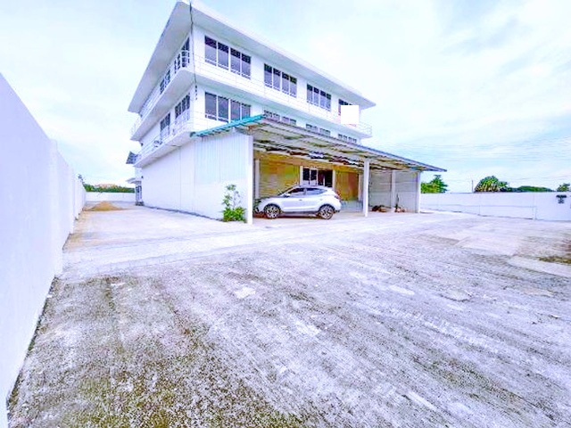 ถ.เฉลิมพระเกียรติ ร.9 28-32 MRT สวนหลวง ร.9 4.7กม. ให้เช่าอาคารพาณิชย์ 3ชั้น 2หลัง 900 ตรม.