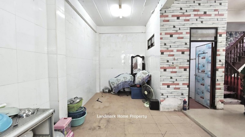 LM25-0038 ขายทาวน์เฮ้าส์ 2 ชั้น หลังมุม มบ.วังทอง ซ.เพชรเกษม 77 พื้นที่ 26 ตรว ต่อเติมเทอเรสหลังบ้าน ใกล้รถไฟฟ้า หลักสอง