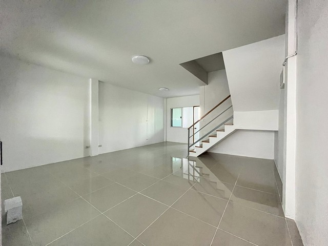 ขายบ้านหมู่บ้านมะลิวัลย์ ซอยวโรชา อำเภอบางบ่อ  จังหวัดสมุทรปราการ