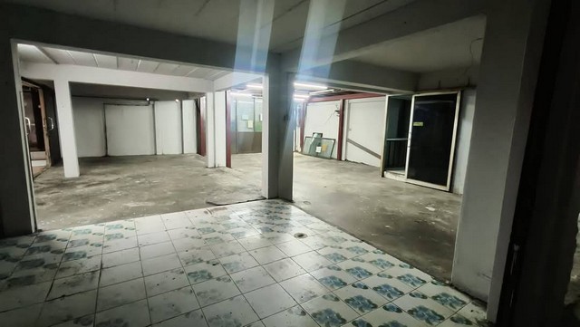 ขายตึกแถว 5 ห้อง 2 ชั้น ครึ่ง ต่อเต็ม  ทำเลดีเยี่ยม แปลงมุม  ต.คลองสอง อ.คลองหลวง จ.ปทุมธานี