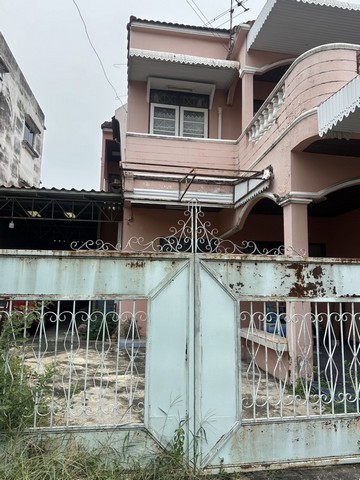 ขายบ้านทาวน์เฮ้าส์ 2 ชั้น แก้ววิลล่า 2 ซ.ลาดพร้าววังหิน 68 ลาดพร้าว เนื้อที่ 40 ตรว.