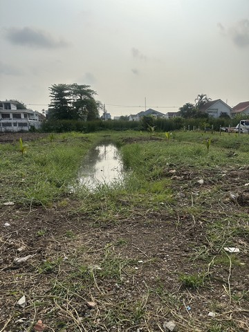 ขายที่ดิน เนื้อที่ 374 ตารางวา ซอยรัตนาธิเบศร์ 22 แยก 5 บางกระสอ เมืองนนทบุรี  (รหัสทรัพย์ที่ : 50019)ที่ตั้ง   ซอยรัตนาธิเบศร์22 แยก 5 ตำบลบางกระสอ อำเภอเมืองนนทบุรี  จังหวัดนนทบุรีรายละเอียดเนื้อที่ดิน  0-3-74.5 (ไร่-งาน-ตารางวา)รูปแปลงที่ดิน  สี่เหลี่ยมผืนผ้าติดถนน  ด้านด้านหน้า ที่ดินติดถนน  รัตนาธิเบศร์22 แยก 5  ยาว  24 เมตรด้านหลัง ที่ดินติดถนนที่ดินข้างๆ  ยาว  23  เมตรด้านซ้าย ท