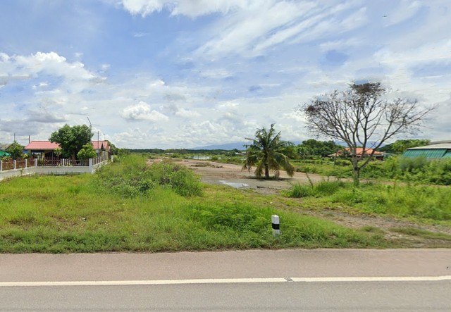  ประกาศขายที่ดินเปล่า ทำเลทอง อำเภอแหลมสิงห์ จังหวัดจันทบุรี ที่ตั้ง : ทางหลวงชนบท รย.4036 อำเภอแหลมสิงห์ จังหวัดจันทบุรี เนื้อที่ : 28 ไร่ พื้นที่ดิน : สีเขียว ราคาพิเศษสุด! จาก 58,000,000 บาท ลดเหลือเพียง 55,000,000 บาท เท่านั้น จุดเด่นทำเล : -ใกล้สถานที่ท่องเที่ยวและสถานที่สำคัญมากมาย -สะดวกสบาย รายล้อมด้วยสิ่งอำนวยความสะดวก สถานที่ใกล้เคียง : -โรงเรียนบ้านแหลมสิงห์ 3.9 กม. -สะพ