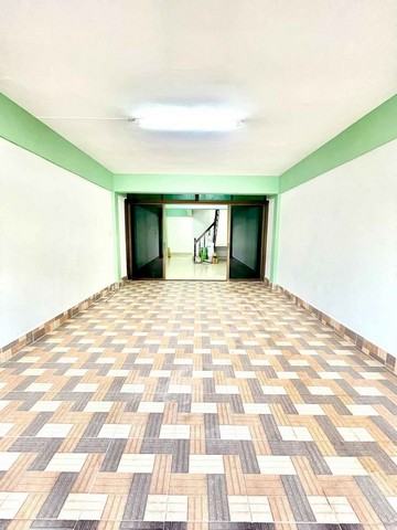 ขายบ้านทาวน์เฮ้าส์นาป่าชลบุรี หมู่บ้านสุขประยูร  ทาวน์เฮ้าส์ 2 ชั้นเนื้อที่19 ตารางวา 2ห้องนอน 2ห้องน้ำ