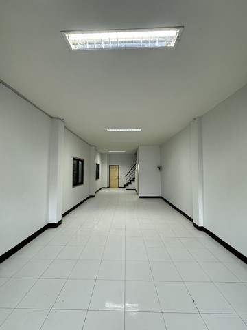 ขายขาดทุนอาคารพาณิชย์ 3 ชั้น ติดถนนสายแม่สอด-อุ้มผาง อาคารพาณิชย์พระธาตุผาแดง อาคารพาณิชย์ติดถนนแม่สอด  ต.พระธาตุผาแดง อ.แม่สอด จ.ตาก