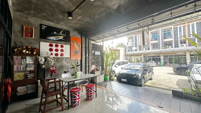 อาคารพาณิชย์ 3 ชั้น ไอลีฟ ทาวน์ ลำลูกกา คลอง 3 ถูกสุดในโครงการ