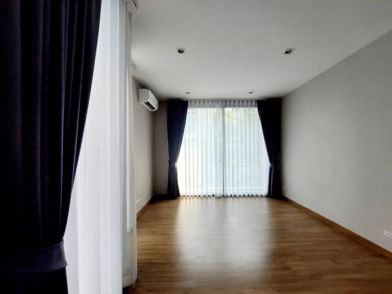 ให้เช่าบ้านแฝด 3 ชั้น ระดับ Luxury บ้านกลางเมือง คลาสเซ่ เอกมัย-รามอินทรา