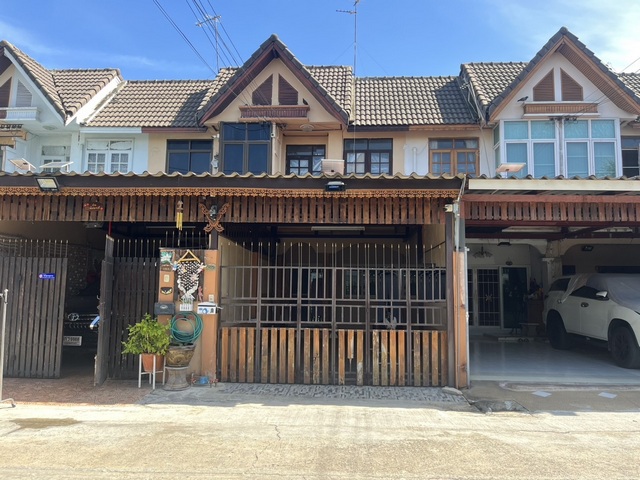 ขายทาวน์เฮาส์ หมู่บ้านเพชรเอก วัดลาดปลาดุก Tel.099-998-3897