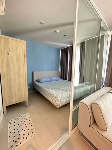 รายละเอียดห้อง:ขนาด: 30.20 ตร.ม.ชั้น: 2วิวทะเล: ชมบรรยากาศทะเลชะอำ-หัวหินได้จากห้องพักการตกแต่ง:1 ห้องนอน, 1 ห้องน้ำ, 1 โซนรับแขกพื้นที่ครัวกั้นแยกเป็นสัดส่วนติดตั้งเครื่องปรับอากาศ 2 เครื่อง (ในห้องนอนและห้องนั่งเล่น)เฟอร์นิเจอร์ครบ: พร้อมเข้าอยู่ทันที### จุดเด่นโครงการ:ห้องพักหันหน้าออก วิวทะเล ชมบรรยากาศธรรมชาติที่สวยงามสระว่ายน้ำขนาดใหญ่: พร้อมมุมพักผ่อนริม