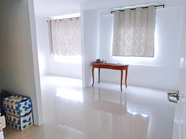 MRT แจ้งวัฒนะปากเกร็ด 2.2กม. วิวตึกสูง อิมแพ็ค อารีน่า 1.5กม. เมืองทองธานี ให้เช่าทาวน์โฮมสไตร์ยุโรป 3 ชั้น 