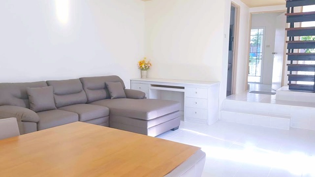  ตลาดบางพลีซิตี้ 2.3 กม. 2 น้ำ ให้เช่าบ้านหลังมุม 2 ชั้น พร้อมเฟอร์ 24 ตร.วา.3 นอน โรงแรมเลอทาน่า ถ.เทพารักษ์  สุขุมวิท