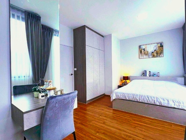 ติดเมกาบางนา  นานาชาติสิงคโปร์1.8 กม.ทำเลดี พลีโน่ สุขุมวิท-บางนา  ให้เช่าทาวน์โฮมพรีเมียม 2 ชั้นทำเลดี  ช้อปปิ้ง  v