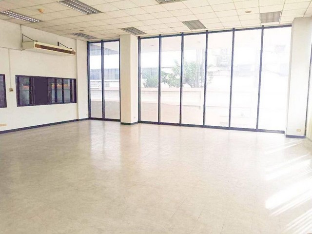 ให้เช่าสำนักงาน คลังสินค้า 3 ชั้น รวมชั้นใต้ดิน พร้อมดาดฟ้า พื้นที่กว่า 4000 ตรม. ถนนบางนา-ตราด กม 5 ใกล้ Index บางนา