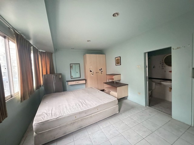 ขายอาคารพาณิชย์เมืองภูเก็ต เหมาะสำหรับทำห้องพักให้ต่างชาติ ด้านบนมีห้องพัก 30 ห้อง